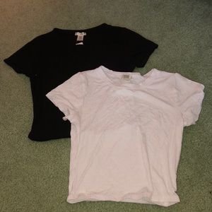Black and white short sleeve crop tops
